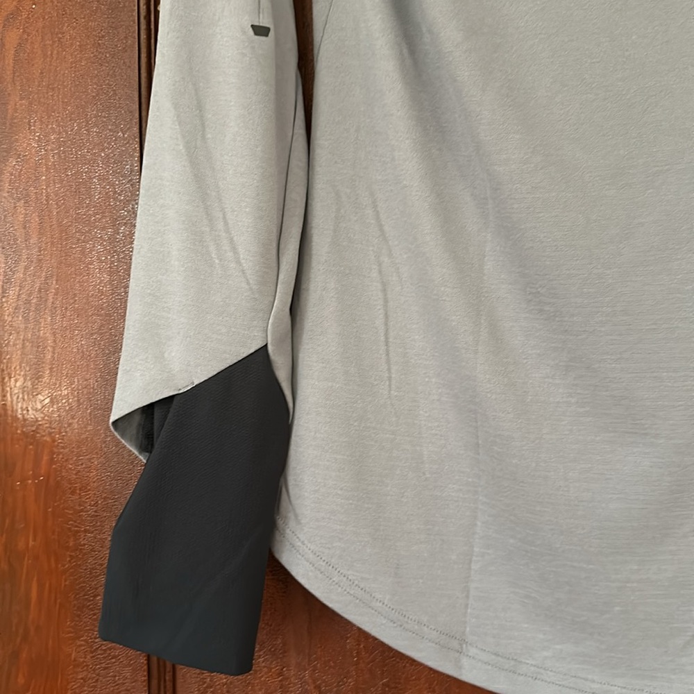 On Weather Performance Shirt In Fossil | Rock *Nw… - image 7